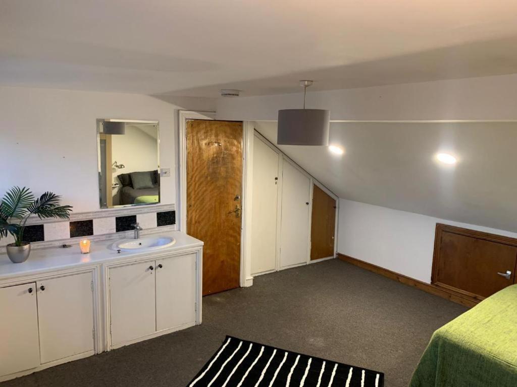Guest House Balham, South London Spacious, Lambert, 6 Rooms Available Bilik gambar