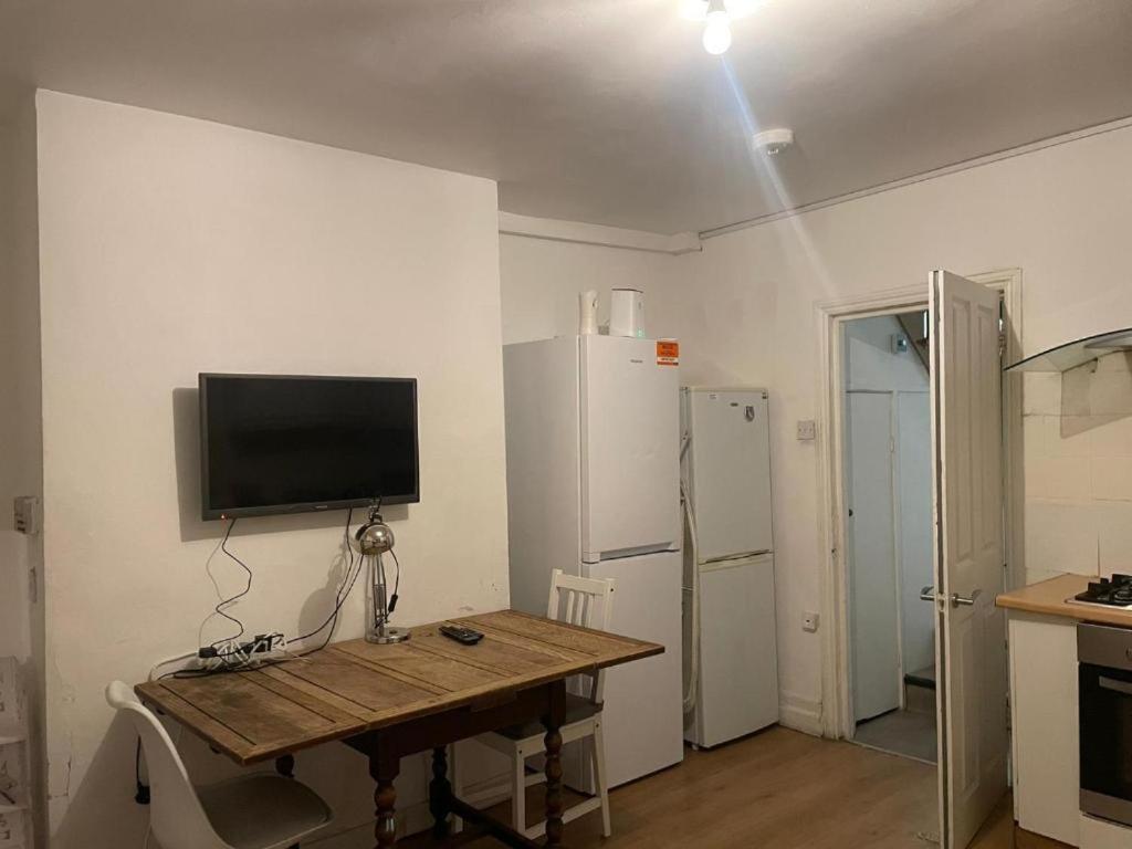 Guest House Balham, South London Spacious, Lambert, 6 Rooms Available Bilik gambar